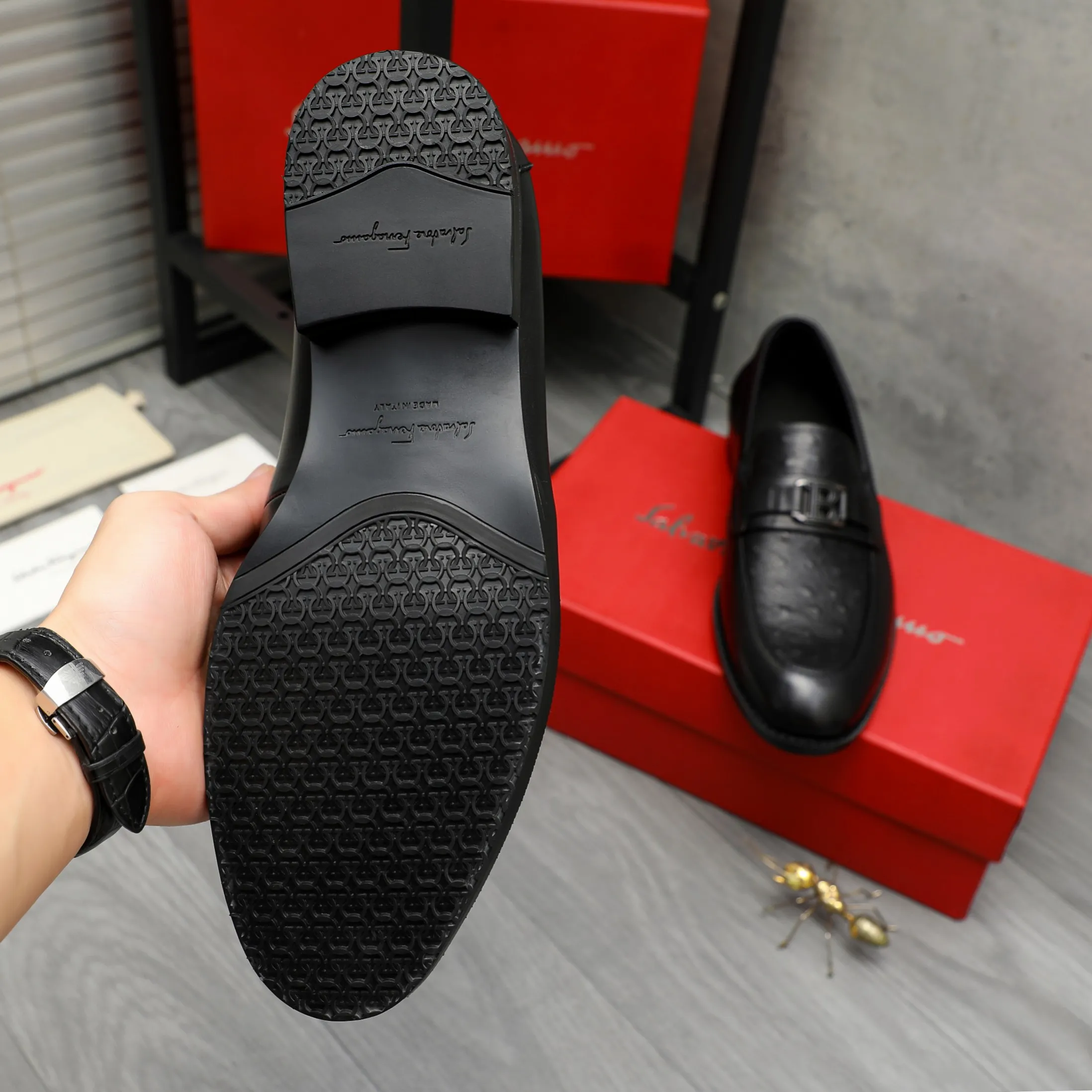 Men's shoes 💰540 Product trademark: Ferragamo "Ferragamo" business casual slip-on leather shoes Regular size: 39-45 (45. Customized, non-returnable) Product materials: Selected ostrich pattern cowhide upper, cowhide lining, original outsole